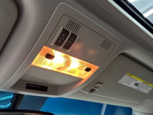 Used 2011 Chevrolet Avalanche LT image 18