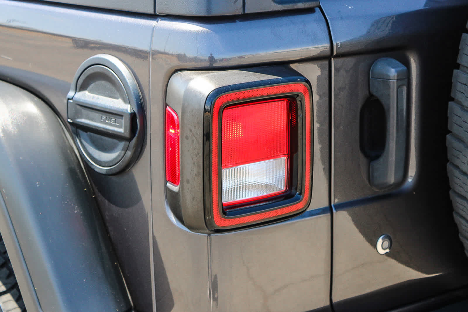 Used 2020 Jeep Wrangler Unlimited Sahara AWD/4WD image 9