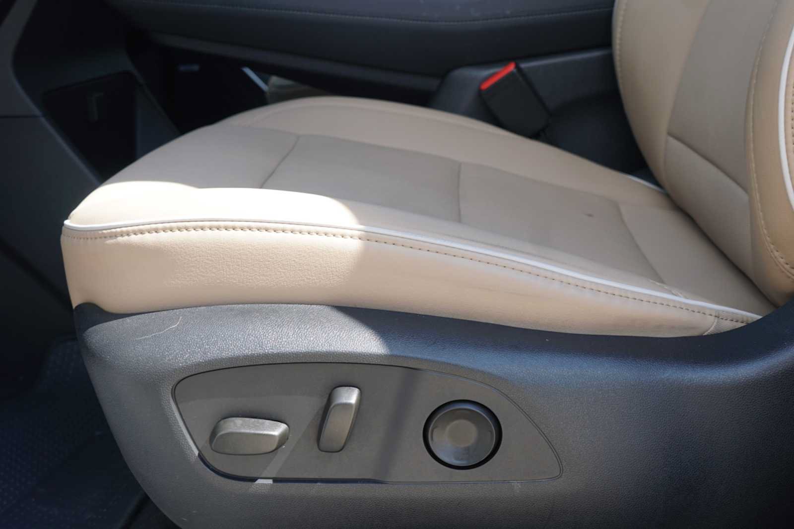 Used 2025 Buick Enclave Preferred FWD image 18