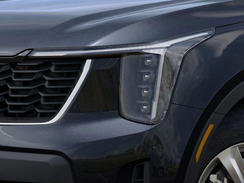 New 2025 Kia Sorento LX image 10