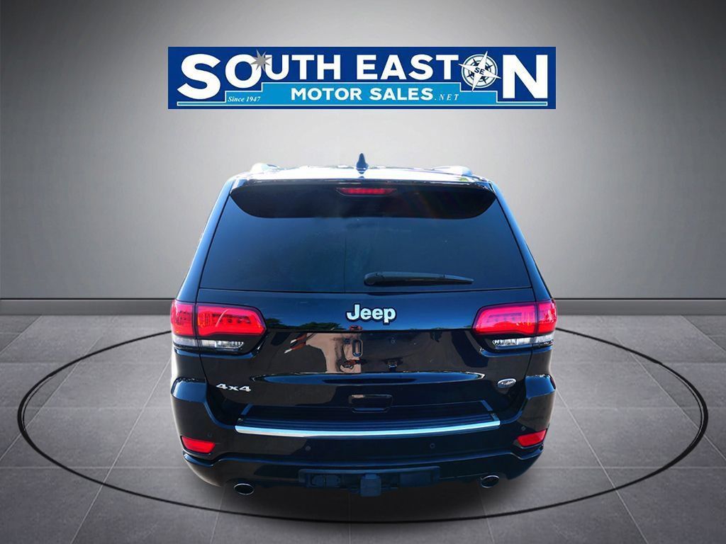 Used 2017 Jeep Grand Cherokee Overland w/ Jeep Active Safety Group AWD/4WD image 4