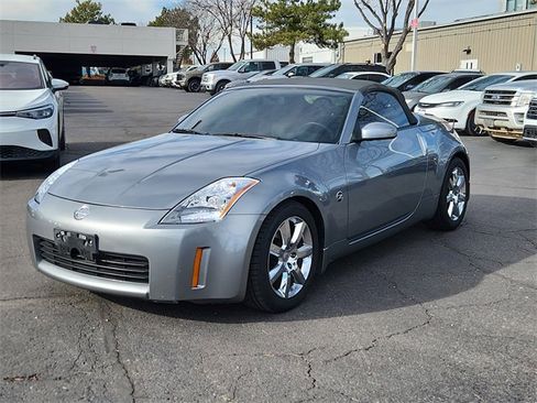 Used 2005 Nissan 350Z Touring image 4