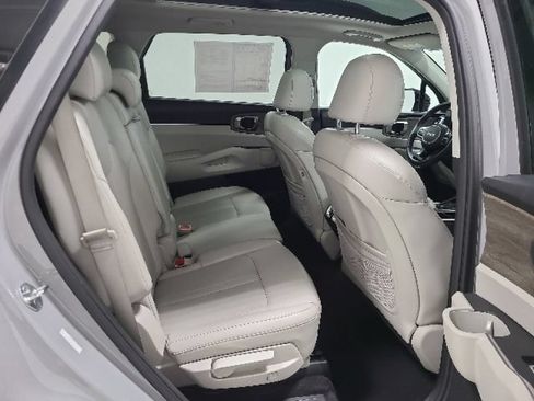 Used 2023 Kia Sorento S w/ Panoramic Sunroof Package AWD/4WD image 18