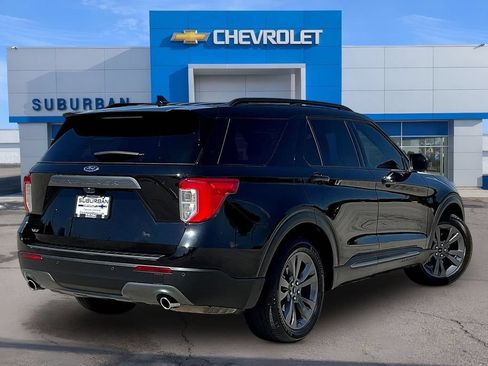 Used 2024 Ford Explorer XLT w/ Equipment Group 202A RWD image 4