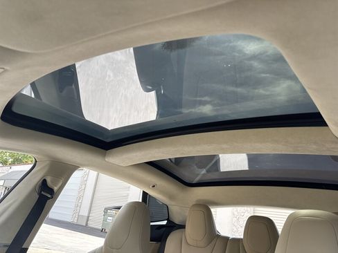 Used 2015 Tesla Model S 70 RWD image 26