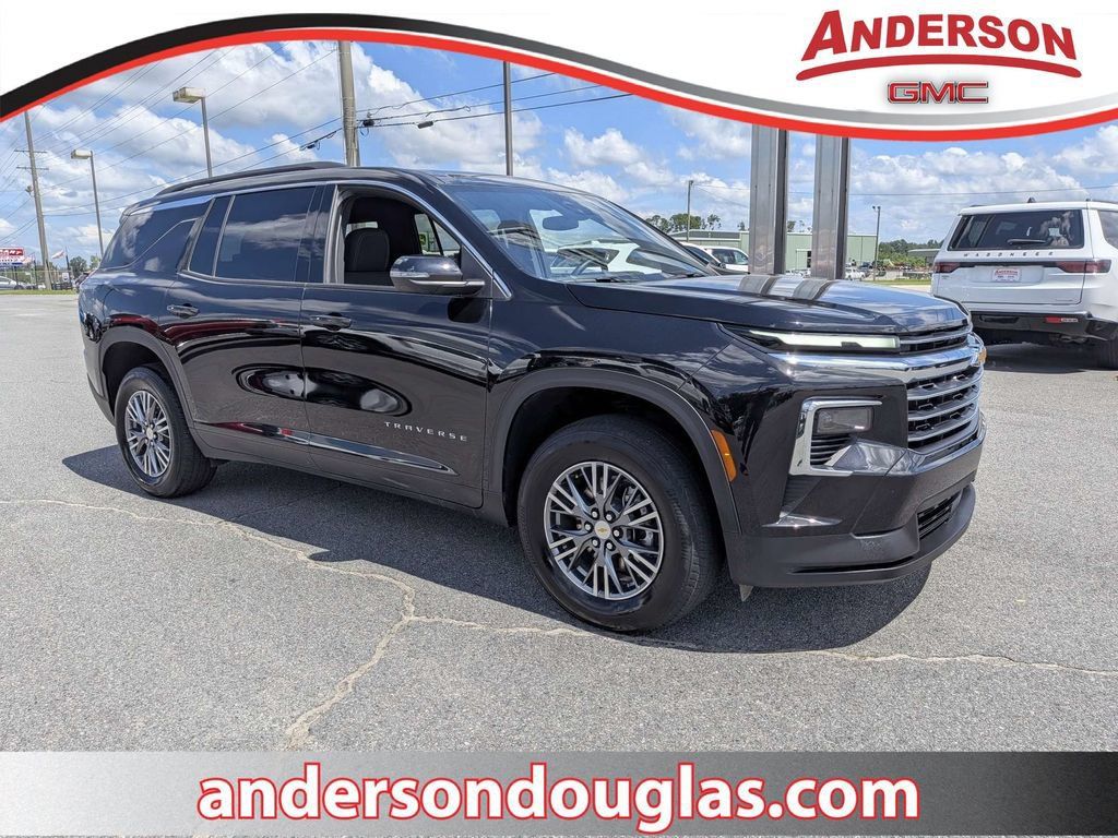 Used 2026 Chevrolet Traverse LT FWD image 1