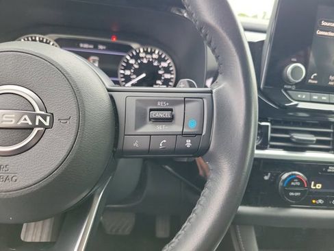 Used 2024 Nissan Pathfinder SV FWD image 18
