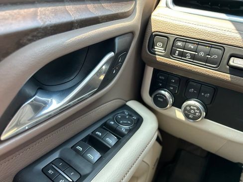 Used 2021 GMC Yukon Denali w/ Denali Premium Package AWD/4WD image 27