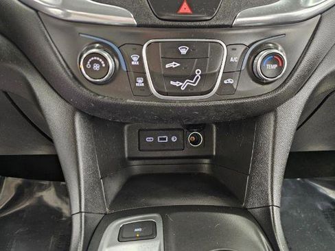 Used 2019 Chevrolet Equinox LT image 17