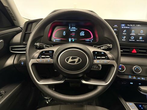 Used 2025 Hyundai Elantra SE image 31