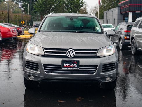 Used 2014 Volkswagen Touareg Sport AWD/4WD image 3
