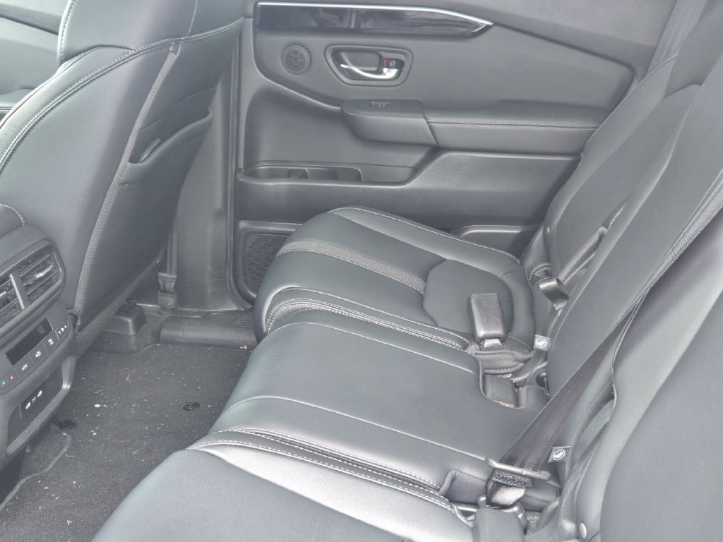 Used 2025 Honda Pilot EX-L image 11