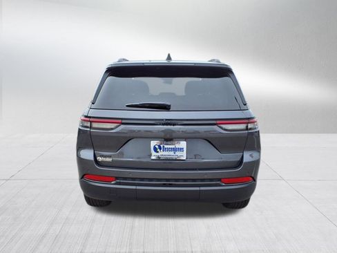 New 2025 Jeep Grand Cherokee 4WD image 7