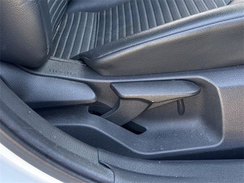 Used 2020 Toyota Camry SE w/ Convenience Package image 28