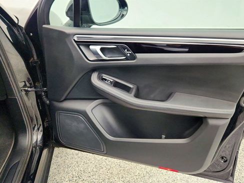 Used 2021 Porsche Macan image 27