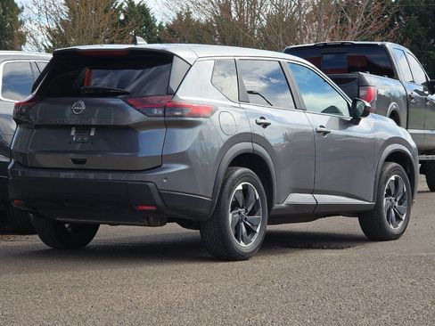 Used 2025 Nissan Rogue SV FWD image 4