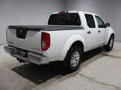 Used 2017 Nissan Frontier SV image 2