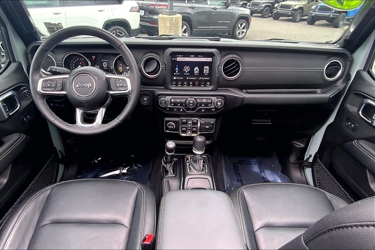 Used 2023 Jeep Wrangler Unlimited Sahara w/ Cold Weather Group AWD/4WD image 15