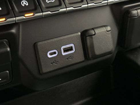 Used 2021 Chevrolet Silverado 1500 LTZ image 37