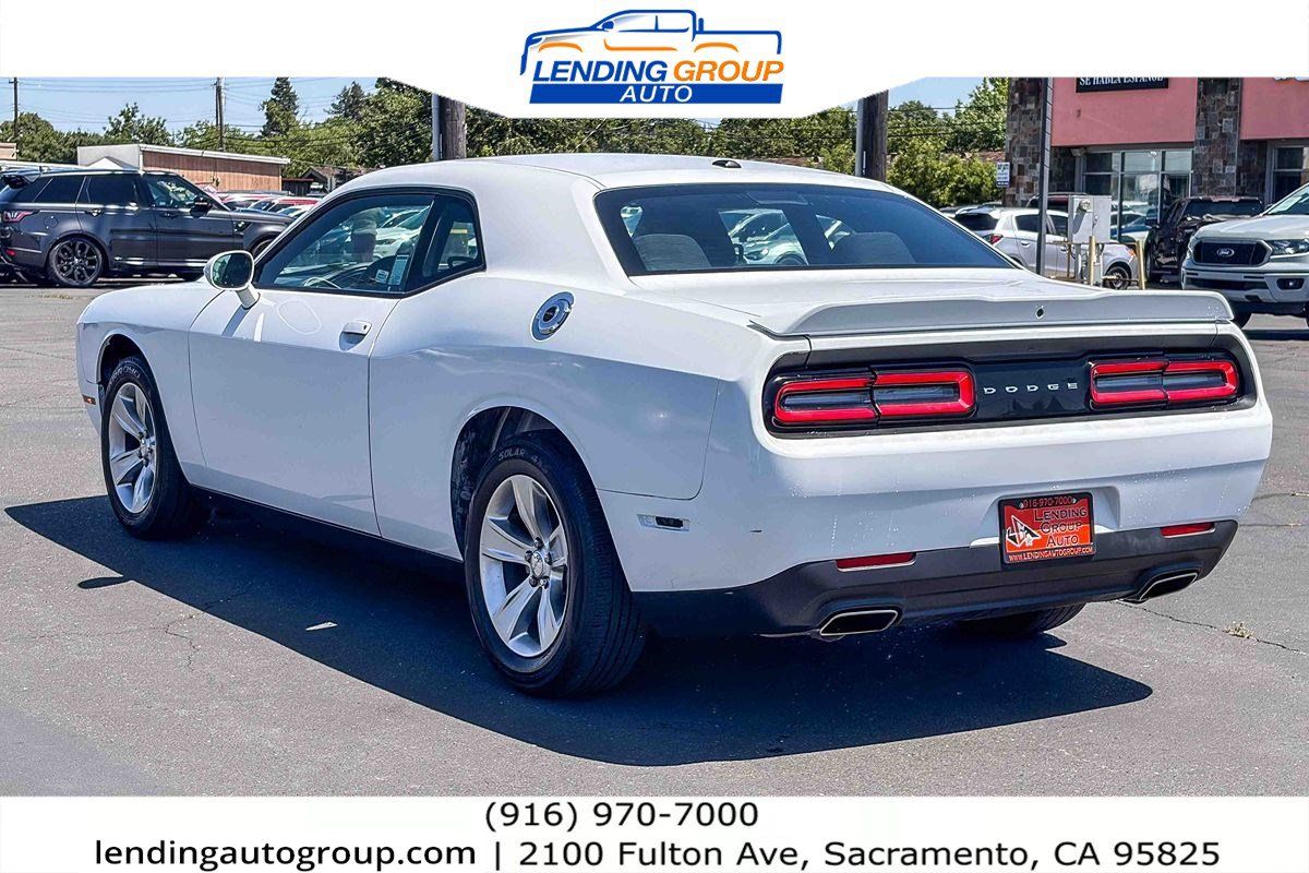 Used 2022 Dodge Challenger SXT RWD image 2