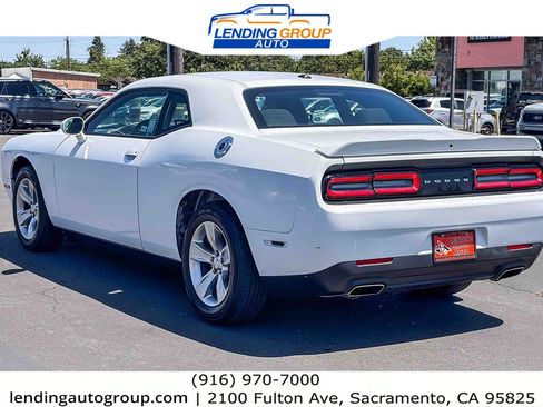 Used 2022 Dodge Challenger SXT RWD image 2