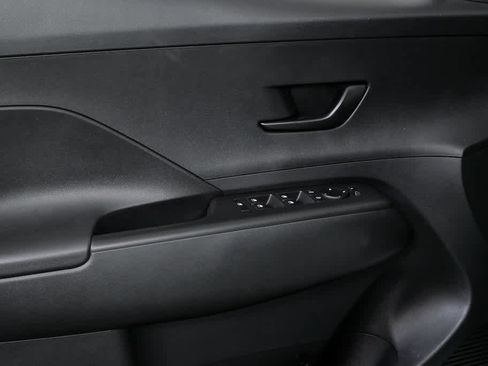 Used 2024 Hyundai Kona SEL FWD image 6