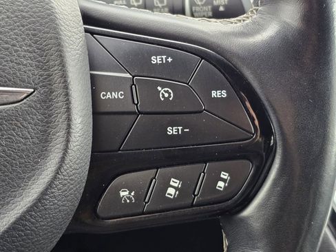 Used 2018 Chrysler Pacifica Touring-L Plus w/ Advanced Safetytec Group image 15