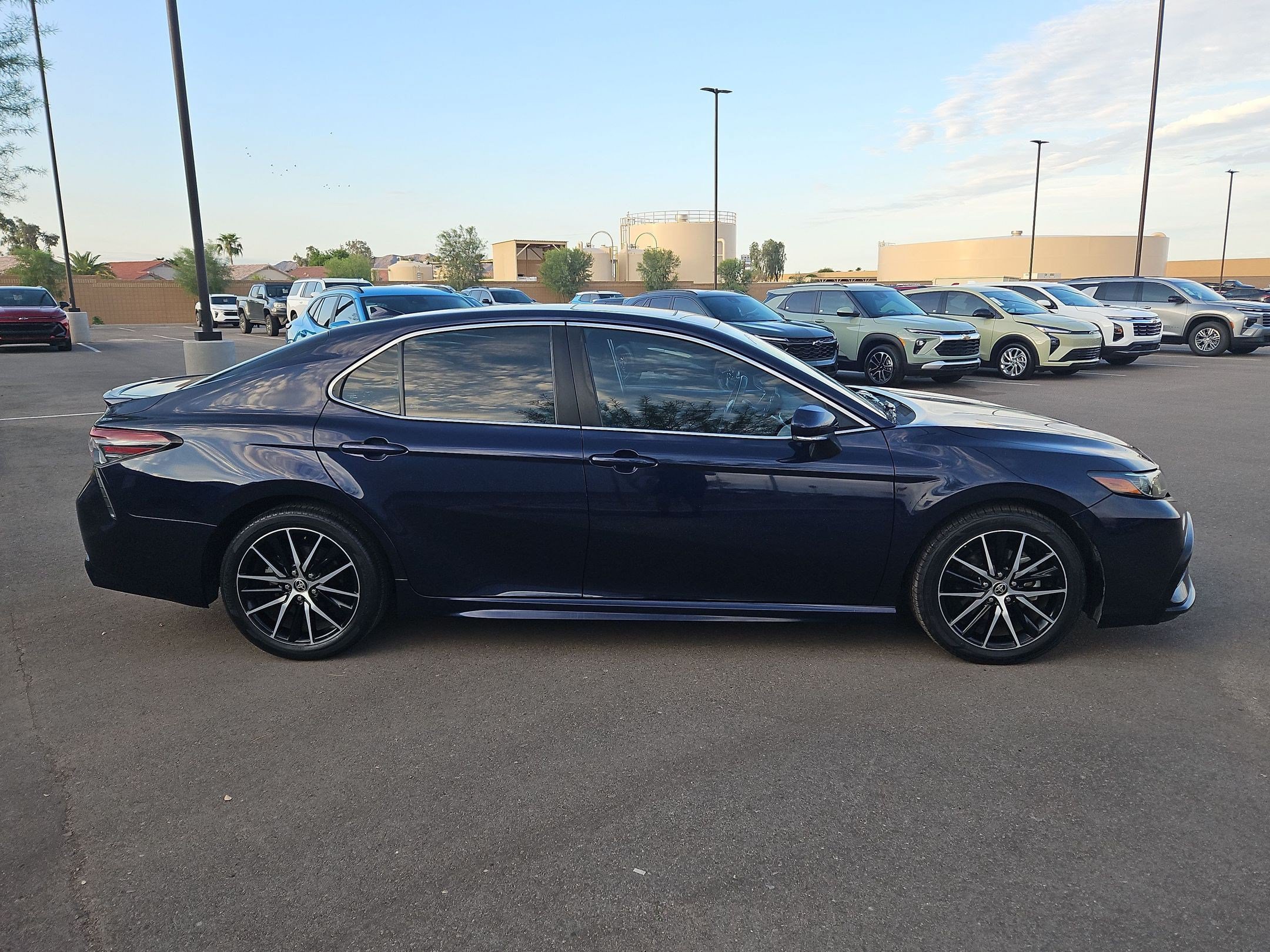 Used 2021 Toyota Camry SE FWD image 6
