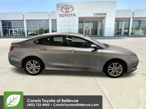 Used 2016 Chrysler 200 Limited image 9