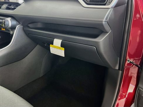 Used 2025 Toyota RAV4 XLE FWD image 32