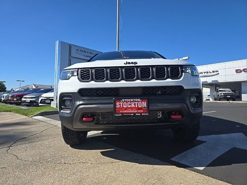 New 2026 Jeep Compass Trailhawk w/ Trailer Tow Group image 22