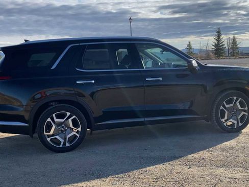 Used 2023 Hyundai Palisade Limited image 2