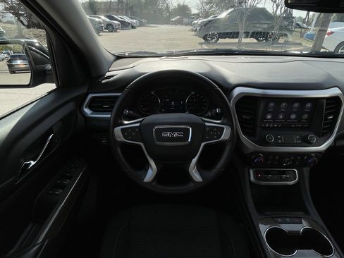 Used 2023 GMC Acadia SLE image 11