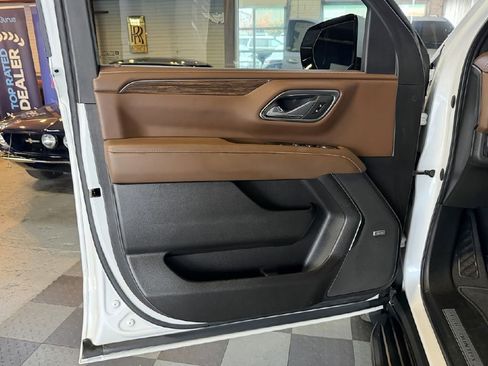 Used 2023 Chevrolet Suburban High Country image 28
