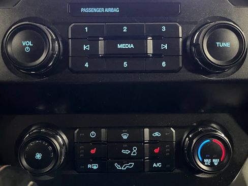 Used 2020 Ford F150 XLT w/ Equipment Group 302A Luxury AWD/4WD image 39