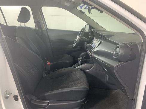 Used 2022 Nissan Kicks S image 40