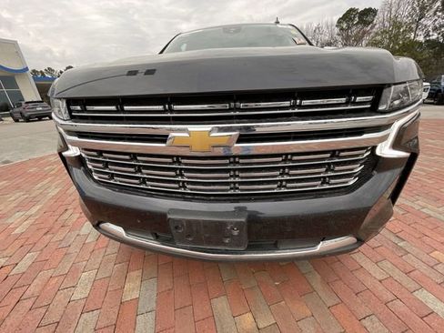 Used 2023 Chevrolet Suburban Premier image 3