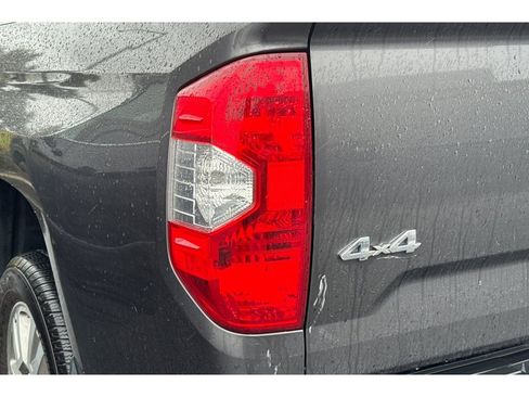 Used 2017 Toyota Tundra Platinum image 6