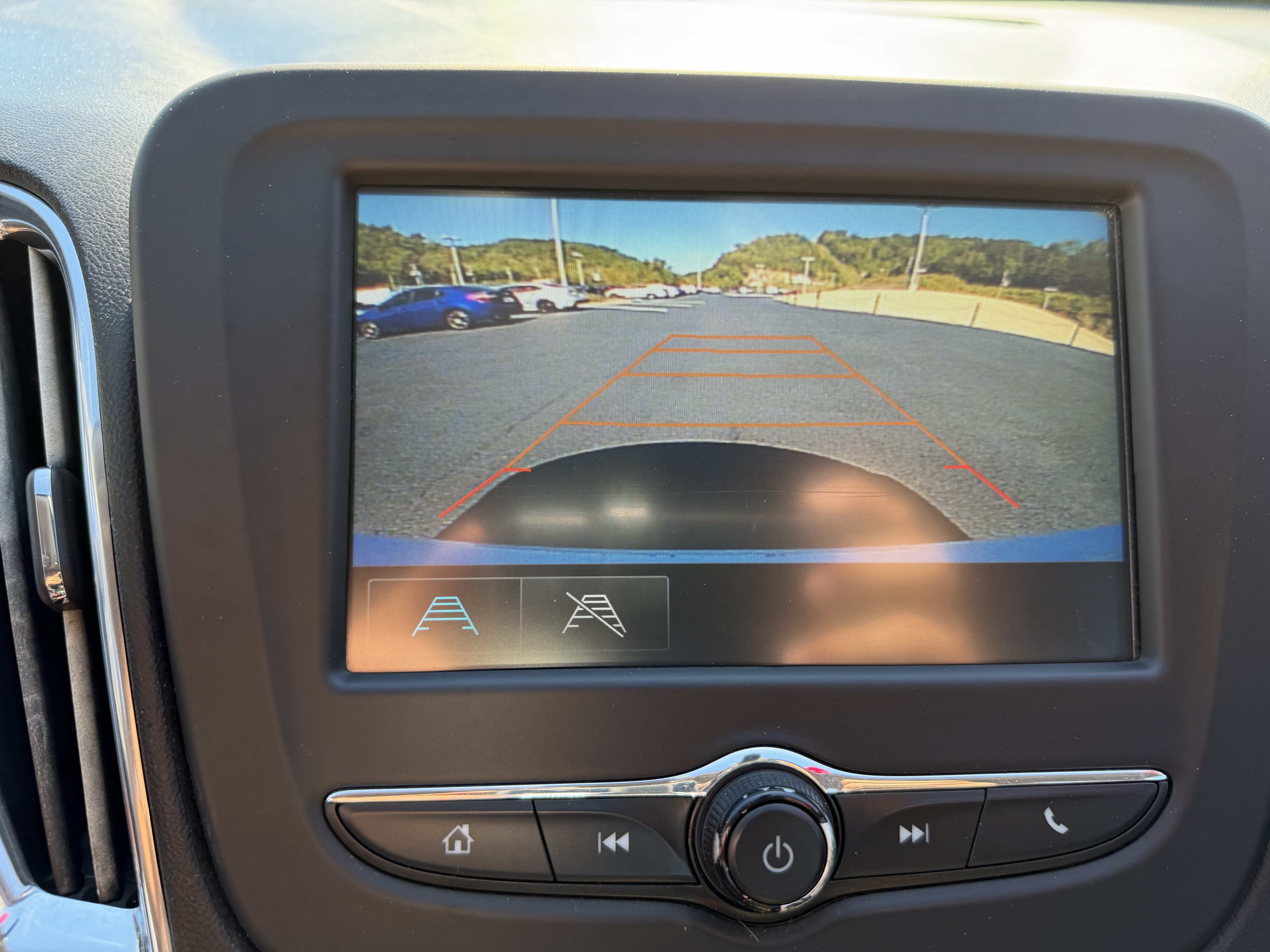 Used 2018 Chevrolet Malibu LT FWD image 16