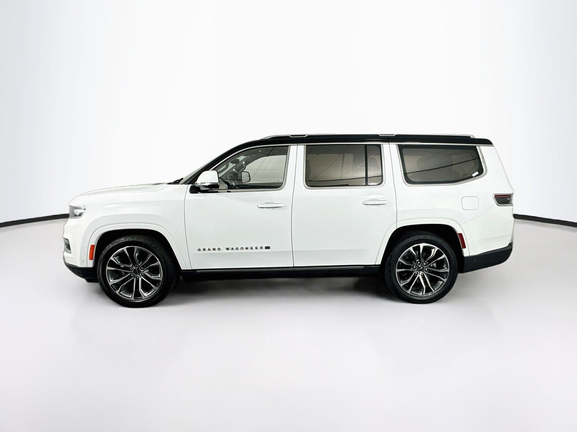 Used 2022 Jeep Grand Wagoneer Series III AWD/4WD image 4