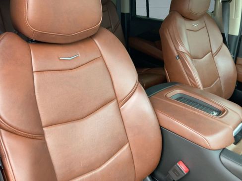 Used 2019 Cadillac Escalade ESV Premium Luxury image 23