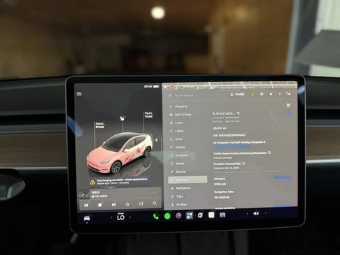Used 2024 Tesla Model Y Long Range AWD/4WD image 24