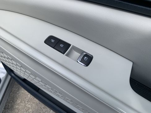Used 2025 Kia Carnival EX FWD image 48