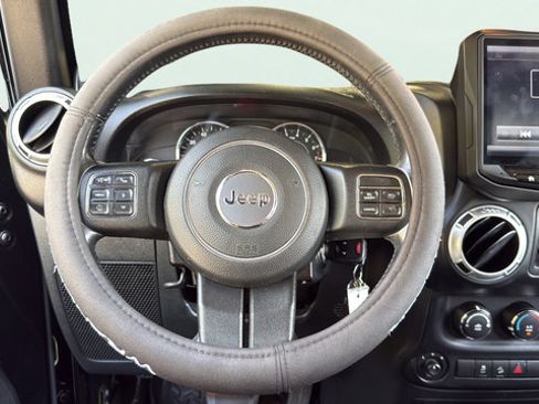 Used 2013 Jeep Wrangler Unlimited Sahara w/ Connectivity Group AWD/4WD image 14