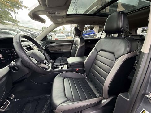 Used 2022 Volkswagen Atlas SEL Premium image 10