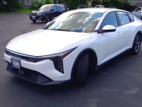 Used 2025 Kia K4 FWD image 3