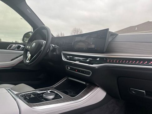 Used 2025 BMW X5 xDrive40i w/ Premium Package image 26