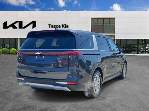 Used 2024 Kia Carnival LX FWD image 4