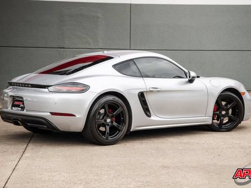 Used 2017 Porsche 718 Cayman RWD image 4