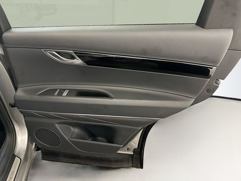 Used 2025 Genesis GV80 2.5T Standard AWD/4WD image 32